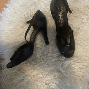 Vintage Saks Fifth Avenue heels. Made in Spain.
